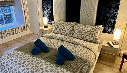 Habitación estándar doble, 1 cama de matrimonio grande, vistas a la colina