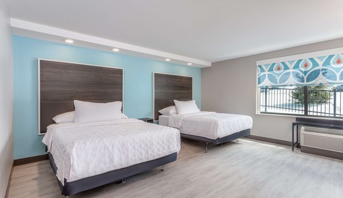 Habitación, 2 camas de matrimonio, accesible para personas con discapacidad, bañera