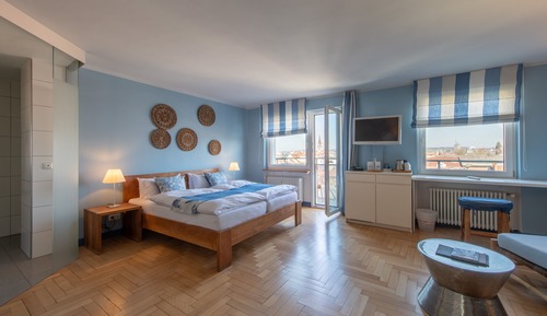 Habitación doble superior, 1 cama de matrimonio grande con sofá cama (Plus)