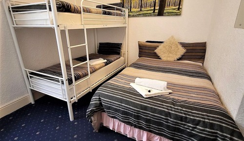 Habitación cuádruple Confort, varias camas, baño privado