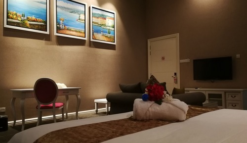 Habitación exclusiva, 1 cama de matrimonio grande, balcón, vistas a la montaña