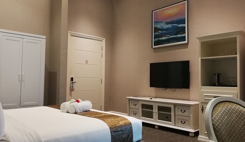Habitación exclusiva, 1 cama de matrimonio grande, bañera de hidromasaje, vistas a la montaña