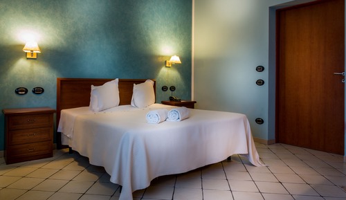Habitación estándar con 1 cama doble o 2 individuales