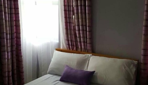 Room Good for 2