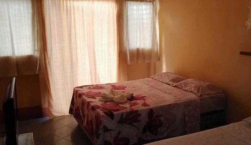 Habitación básica doble, varias camas, no fumadores