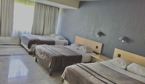 Apartamento familiar, 1 habitación, cocina básica, junto a la playa