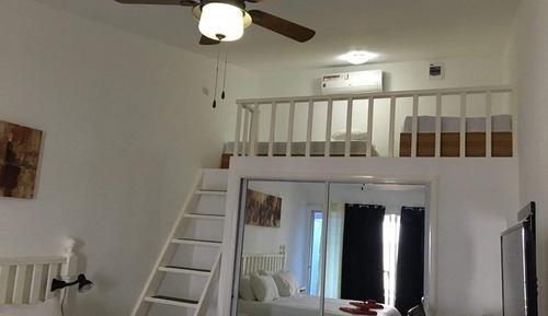 Suite estudio ejecutiva, 1 cama de matrimonio grande, no fumadores, vistas a la piscina