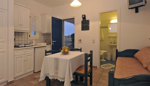 Estudio, vistas parciales al mar