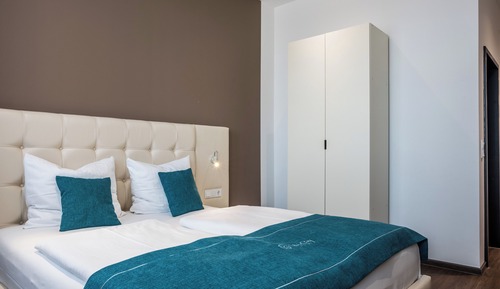 Habitación familiar (with French Bed)