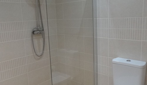 Habitación Confort doble, 1 cama de matrimonio, baño privado, vistas a la ciudad