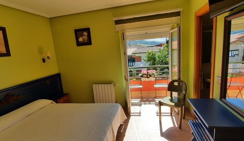 Habitación estándar doble, 1 cama de matrimonio, vistas a la ciudad