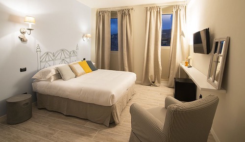 Habitación triple, accesible para personas con discapacidad