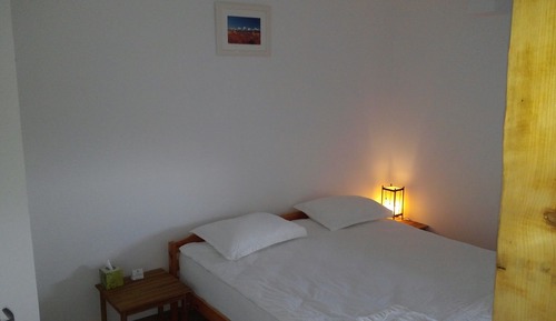 Habitación superior con 1 cama doble o 2 individuales, baño privado, vistas al viñedo