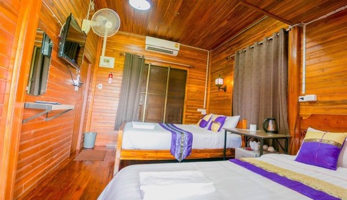 Deluxe Bungalow (1)