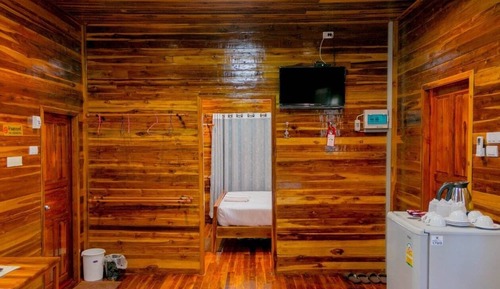 Deluxe Bungalow (2)