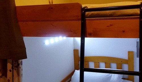 Dormitorio compartido básico, solo para mujeres, baño compartido
