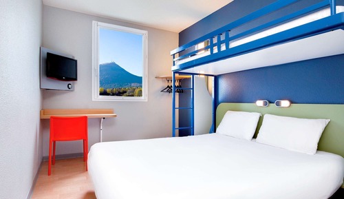Habitación triple, varias camas