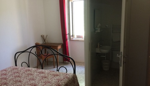 Habitación básica con 2 camas individuales, 1 cama de matrimonio, no fumadores, vistas a la piscina