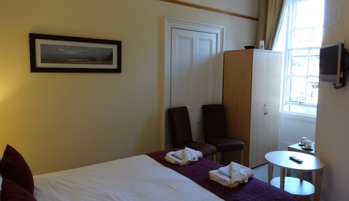 Habitación doble, baño privado, planta baja (Room1)
