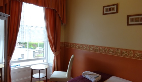 Habitación individual, baño privado (Room5)