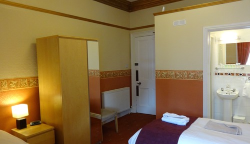 Habitación con 2 camas individuales, baño privado (Room3)
