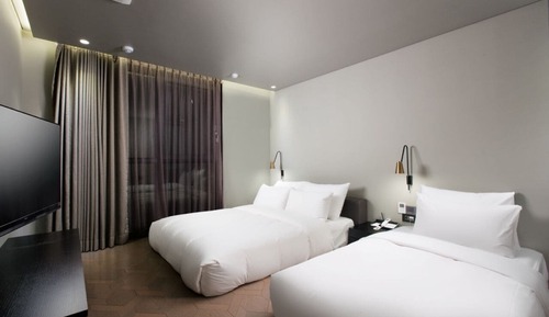 [Summer PKG for 3] Korean Family Twin Room with Breakfast and Swimming Pool Ticket for 1 Time Use