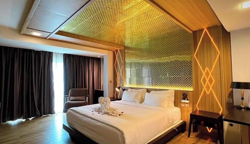 Holatel Suite 