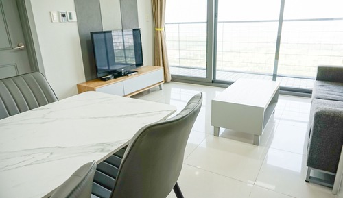 Suite (Randomly assigned)
