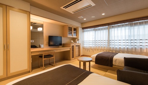 Habitación básica con 2 camas individuales