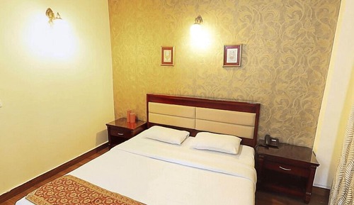Deluxe Queen Room