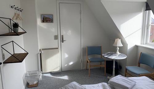 Habitación con 1 cama doble o 2 individuales, baño privado
