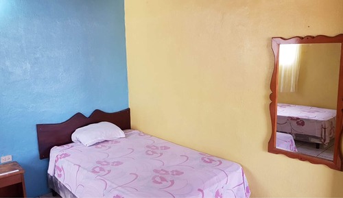 Habitación básica doble, varias camas, no fumadores