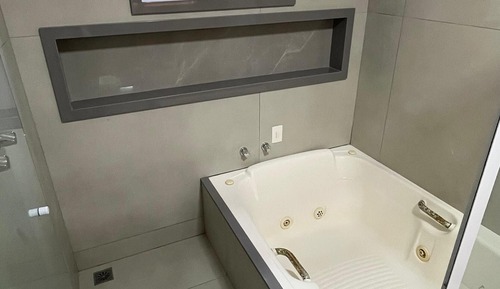 Quarto Duplo com Banheira Hidromassagem