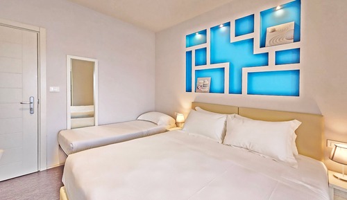 Habitación triple, balcón, vistas al mar