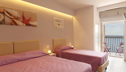 Habitación cuádruple, balcón, vistas al mar