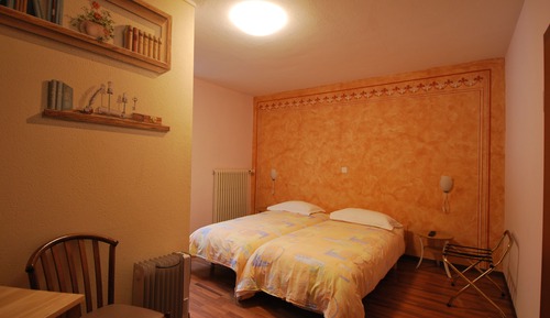 Habitación económica con 1 cama doble o 2 individuales