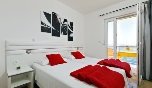 Nightingale. Sea View Apartment with Panoramic Balcony