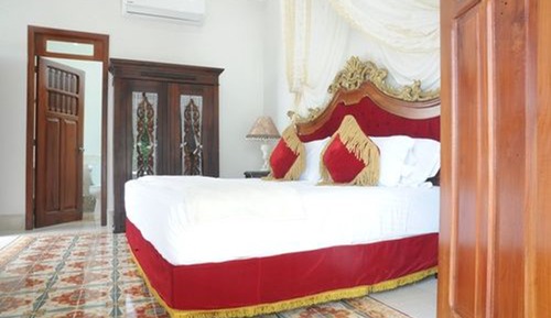Habitación Deluxe doble, 1 cama de matrimonio grande, balcón, vistas a la piscina