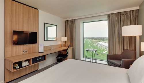 Habitación, 1 cama de matrimonio grande (Racecourse View)