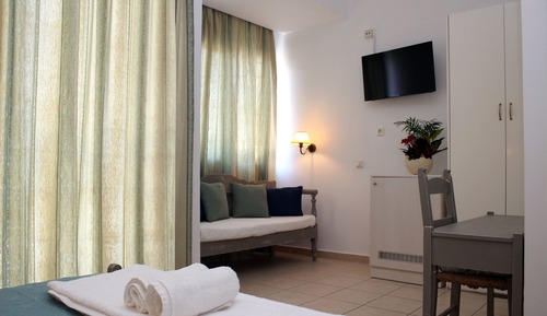 Habitación estándar doble, 1 cama doble con sofá cama, no fumadores