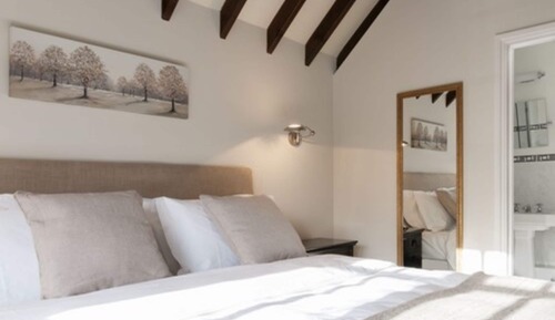 Habitación superior con 1 cama doble o 2 individuales