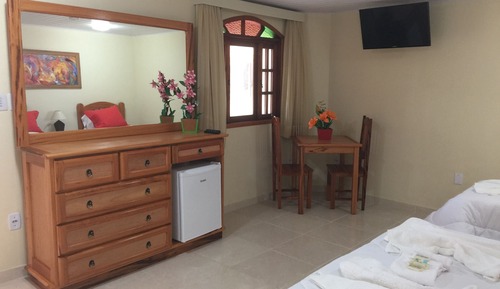Habitación cuádruple familiar, varias camas, vistas a la piscina
