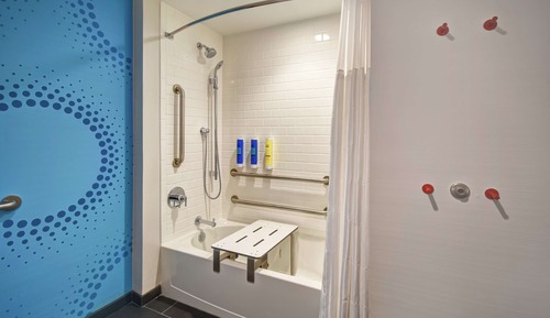 Habitación, 2 camas de matrimonio, accesible para personas con discapacidad, bañera