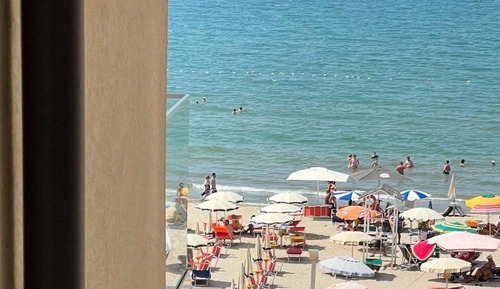 Habitación triple clásica, vistas parciales al mar