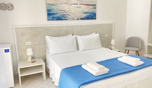 Habitación básica con 1 cama doble o 2 individuales
