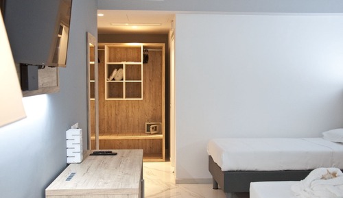 Habitación triple Confort, 1 habitación, baño privado, vistas a la colina