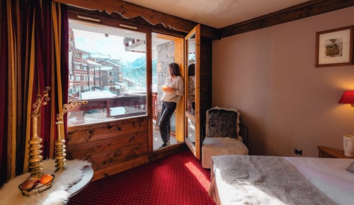 Habitación clásica con 1 cama doble o 2 individuales, junto a la montaña