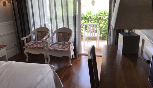 Habitación con 1 cama doble o 2 individuales, terraza, vistas al jardín