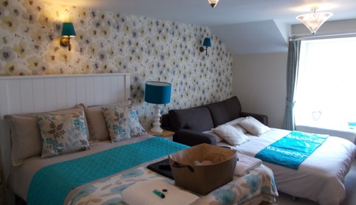 Habitación superior con 1 cama doble o 2 individuales