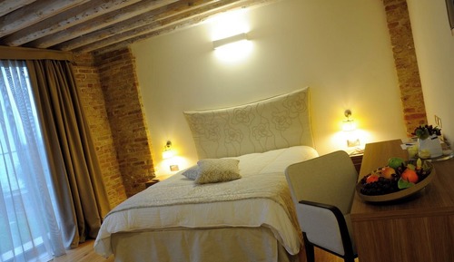 Habitación superior con 1 cama doble o 2 individuales